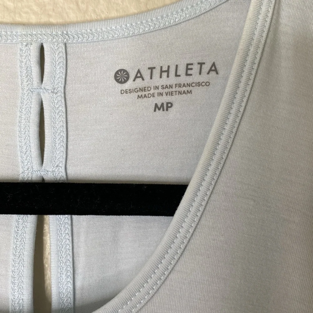 Athleta Essence tie back tank women’s medium petite light blue EUC